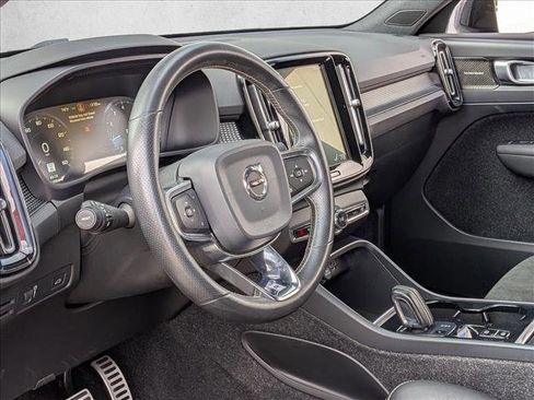 Used 2019 Volvo XC40 T5 R-Design image 8