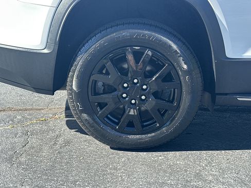 Used 2020 GMC Acadia SLT w/ LPO, Floor Liner Package AWD/4WD image 16