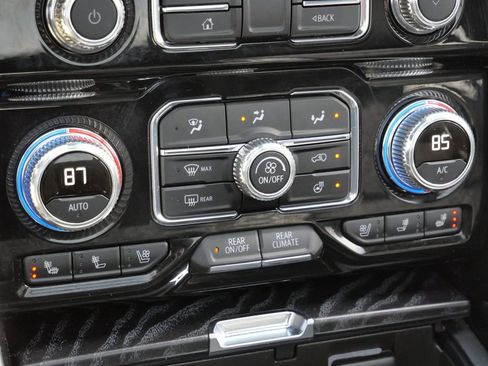 Used 2024 GMC Yukon Denali w/ Denali Reserve Package image 43