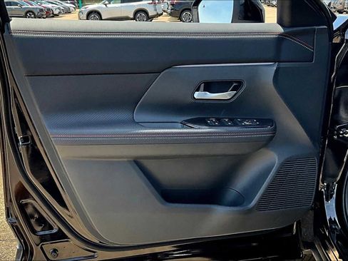 New 2025 Nissan Kicks SR image 16