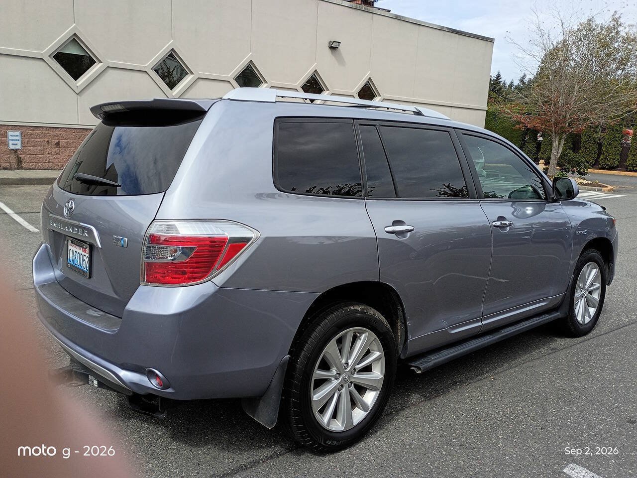 Used 2010 Toyota Highlander 4WD Hybrid image 3