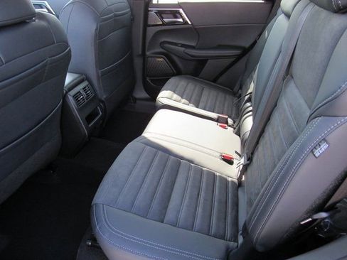 New 2025 Mitsubishi Outlander SE FWD image 8