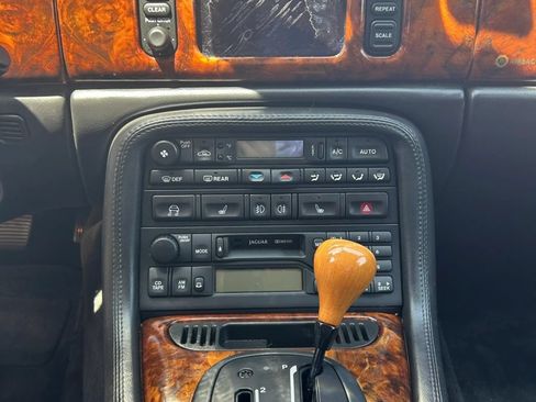 Used 2018 RAM 3500 Tradesman w/ Chrome Appearance Group AWD/4WD image 16