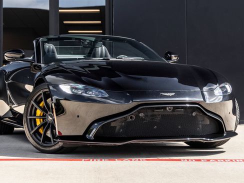 Used 2022 Aston Martin V8 Vantage Roadster RWD image 5