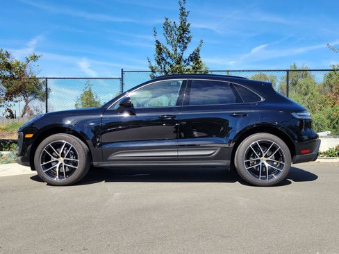 Used 2024 Porsche Macan image 2