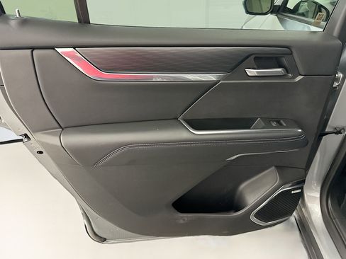 Used 2025 GMC Acadia Elevation image 27