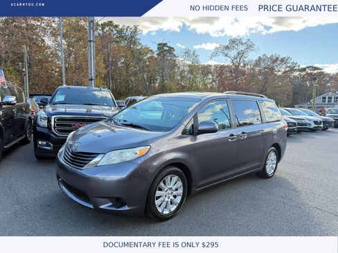 Used 2011 Toyota Sienna LE image 2