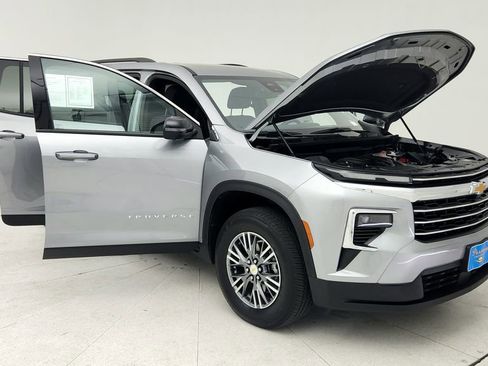 Certified 2025 Chevrolet Traverse LT w/ Driver Confidence Package image 10