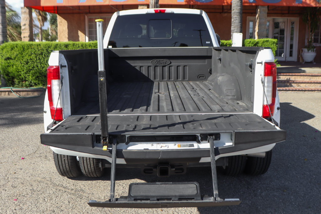 Used 2017 Ford F350 Lariat w/ Lariat Ultimate Package AWD/4WD image 9