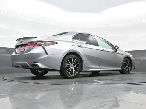 Used 2024 Toyota Camry SE FWD image 31
