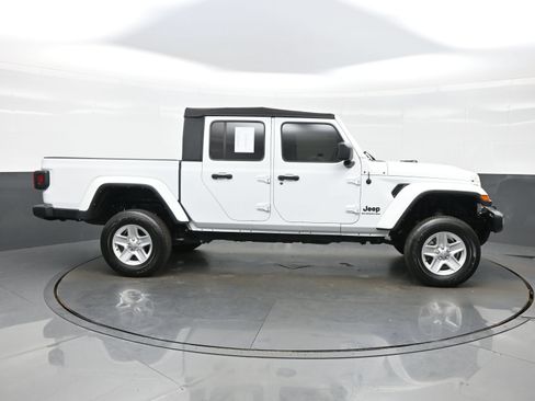 Used 2022 Jeep Gladiator Sport AWD/4WD image 10