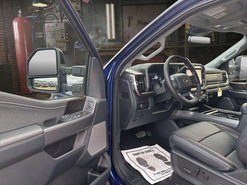 New 2026 Ford F250 Lariat w/ Black Appearance Package image 18