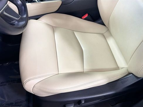 Used 2018 Cadillac XT5 FWD image 18