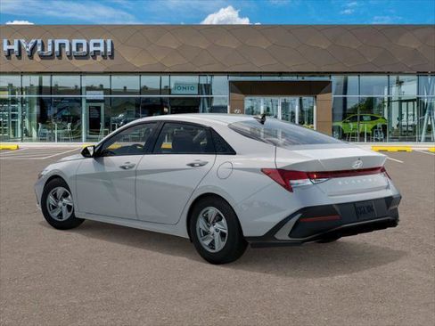 New 2026 Hyundai Elantra SE image 5