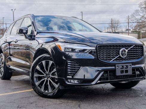 Used 2025 Volvo XC60 B5 Plus image 3