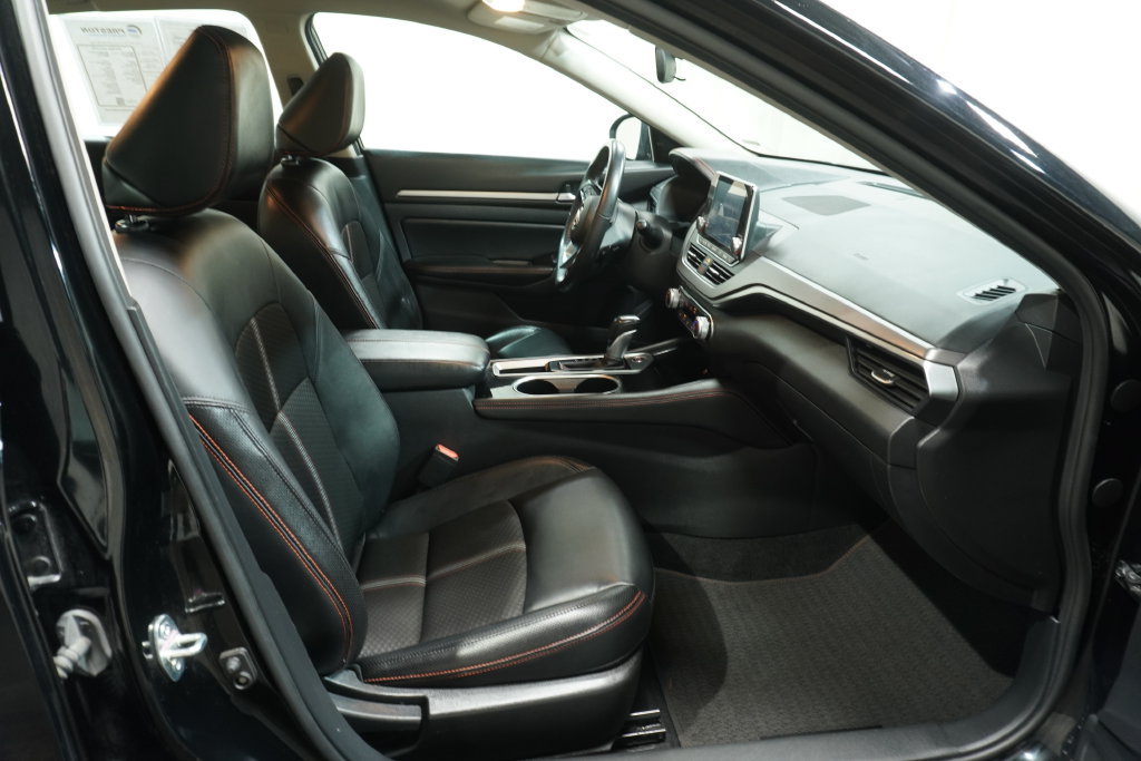 Used 2024 Nissan Altima 2.5 SR FWD image 11