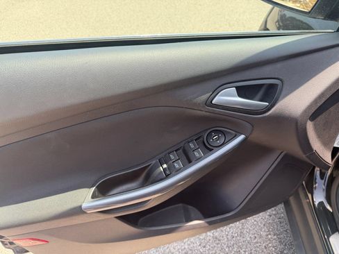 Used 2014 Ford Focus Titanium FWD image 8
