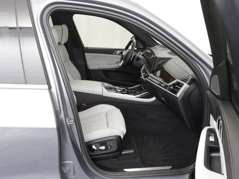 Used 2023 BMW X7 xDrive40i w/ Premium Package AWD/4WD image 21