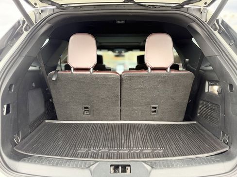 Used 2020 Ford Explorer Platinum w/ Premium Technology Package image 11