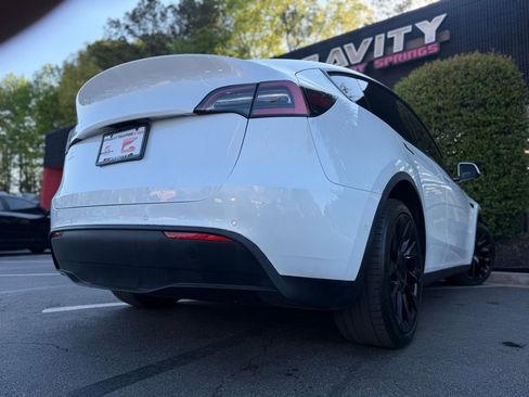 Used 2021 Tesla Model Y Long Range image 13