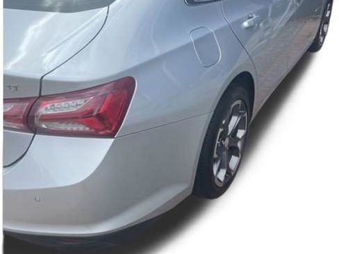 Used 2022 Chevrolet Malibu LT image 17