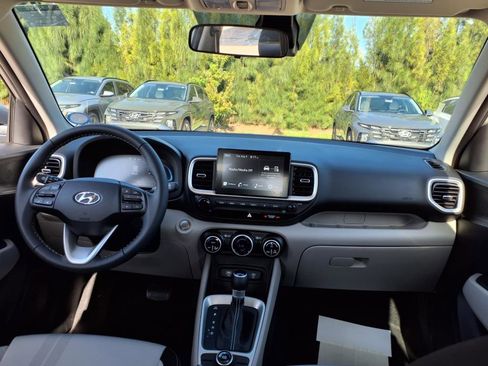 New 2025 Hyundai Venue SEL image 15