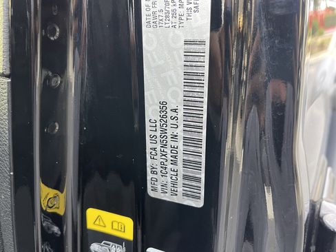 Used 2025 Jeep Wrangler Unlimited Rubicon image 36