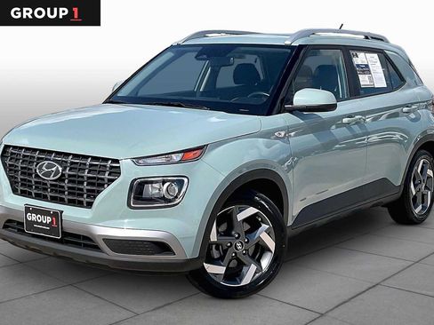 Used 2025 Hyundai Venue SEL FWD image 1