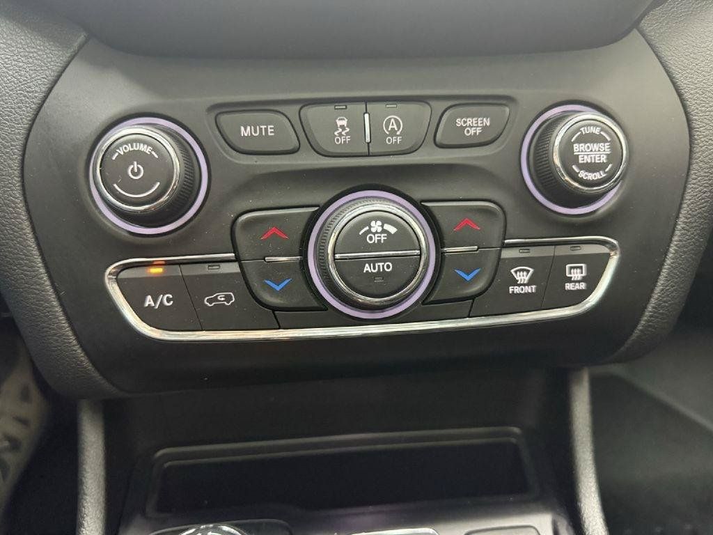 Used 2019 Jeep Cherokee Limited AWD/4WD image 21