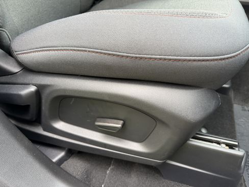 Used 2025 Ford Explorer Active RWD image 21