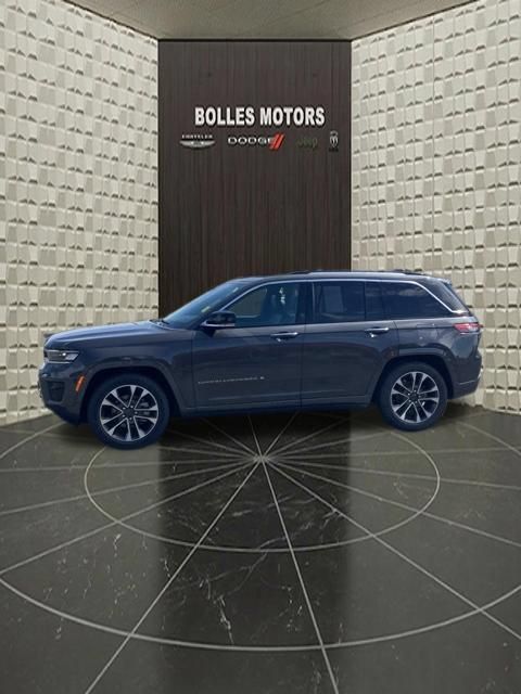 Certified 2023 Jeep Grand Cherokee Overland w/ Luxury Tech Group IV AWD/4WD image 10