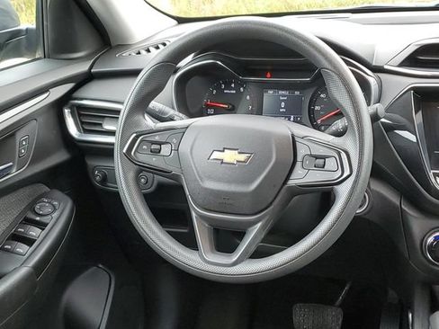 Used 2021 Chevrolet TrailBlazer LT w/ Convenience Package FWD image 12