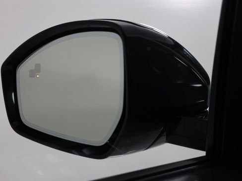 Used 2024 Land Rover Discovery Sport S image 17