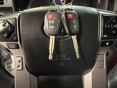 Used 2020 Toyota 4Runner SR5 AWD/4WD image 54