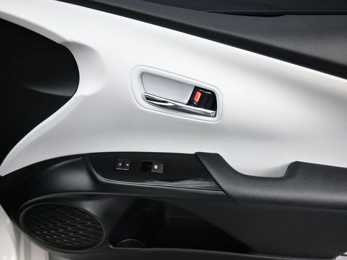 Used 2017 Toyota Prius Prime Advanced image 37