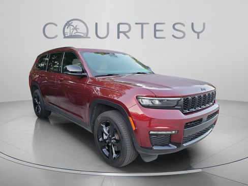 Certified 2025 Jeep Grand Cherokee L Limited w/ Black Appearance Package AWD/4WD image 4