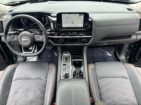 Used 2024 Nissan Pathfinder Platinum image 9