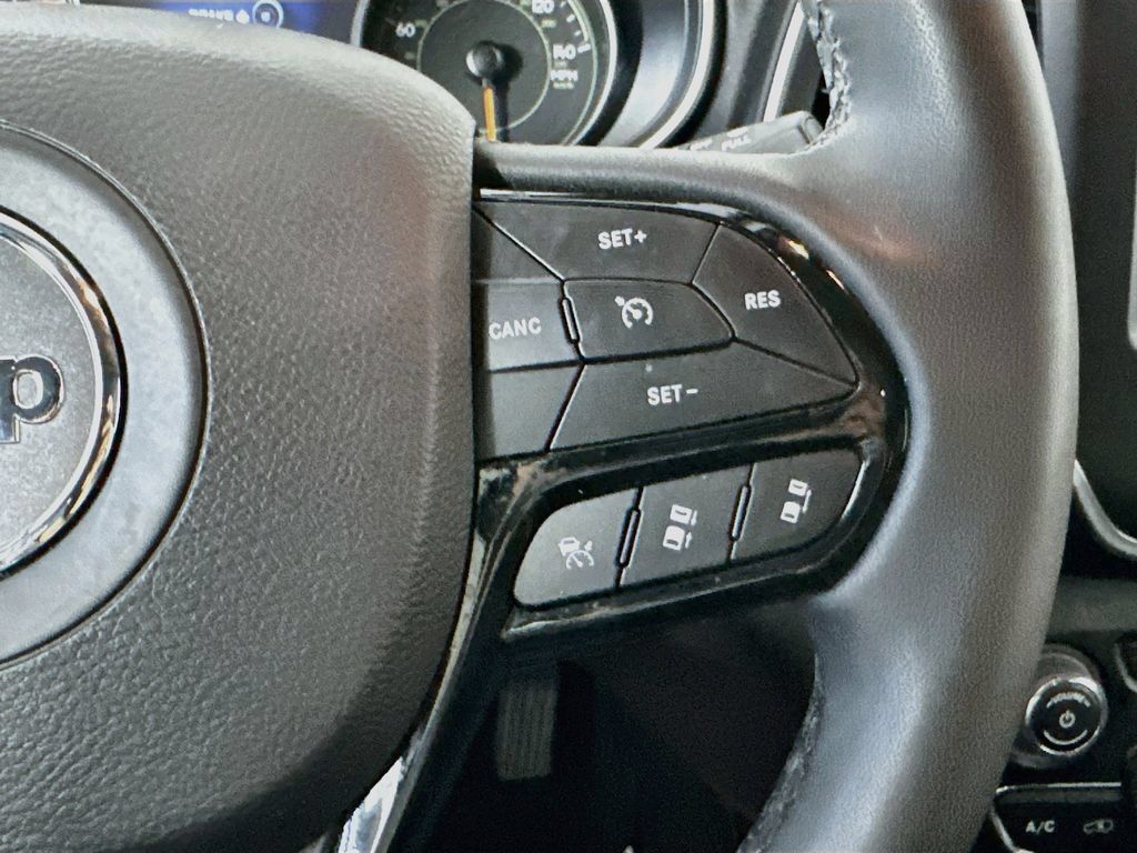 Used 2023 Jeep Cherokee Altitude Lux AWD/4WD image 25