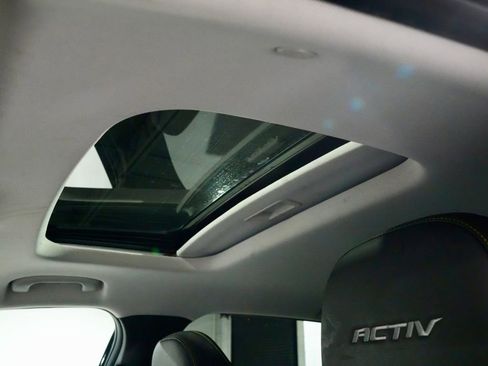 Used 2024 Chevrolet Trax ACTIV w/ Sunroof Package image 5