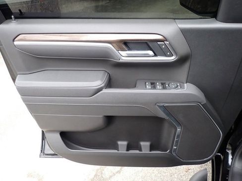 Used 2025 Chevrolet Silverado 1500 LT image 18