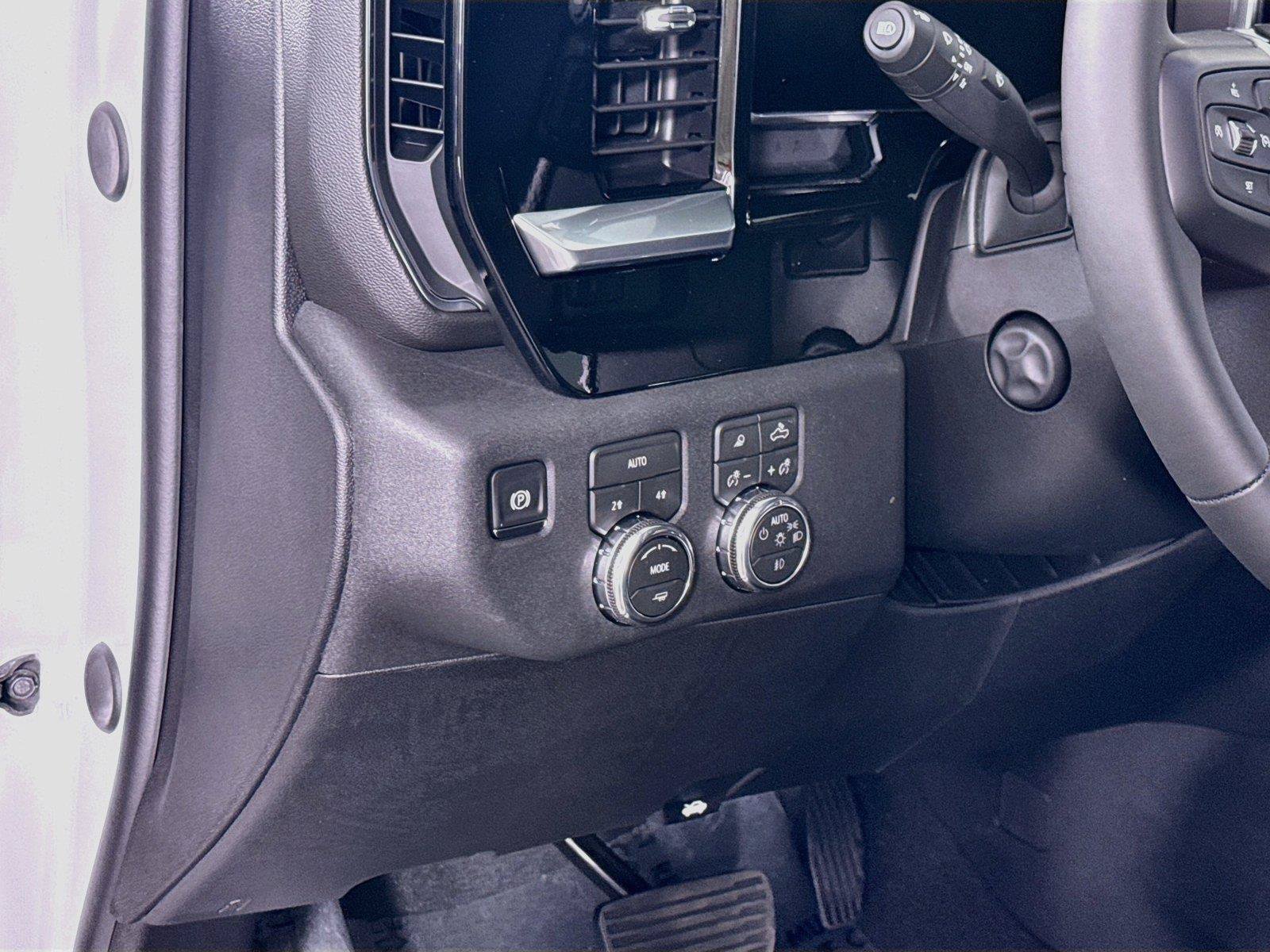 New 2026 GMC Sierra 1500 SLT w/ SLT Convenience Package AWD/4WD image 4