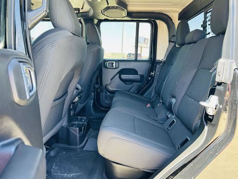 Used 2023 Jeep Gladiator Sport AWD/4WD image 23