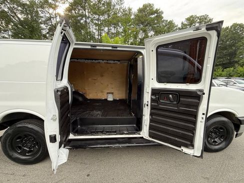 Used 2021 GMC Savana 2500 w/ Driver Convenience Package RWD image 22