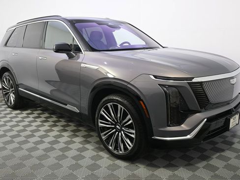 New 2026 Cadillac Vistiq Premium Luxury w/ LPO, Floor Liner Package AWD/4WD image 8