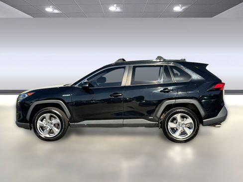 Used 2021 Toyota RAV4 XLE Premium image 2