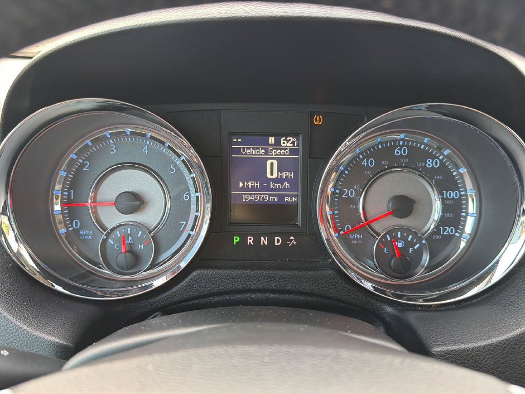 Used 2012 Chrysler Town & Country Touring-L w/ Entertainment Group #2 FWD image 7