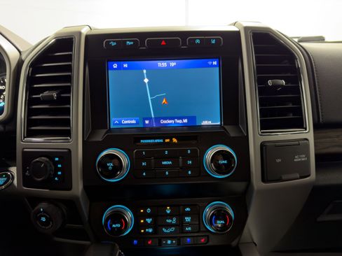 Used 2020 Ford F150 Lariat w/ Equipment Group 502A Luxury image 11