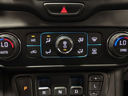Used 2021 GMC Terrain SLT w/ Infotainment Package II FWD image 18