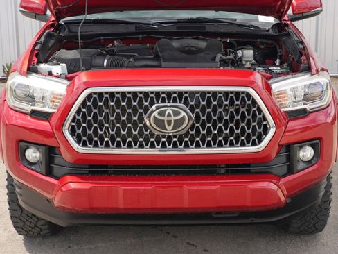 Used 2019 Toyota Tacoma TRD Sport w/ Technology Package image 7