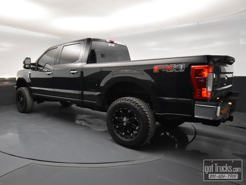 Used 2017 Ford F350 XLT w/ XLT Premium Package image 4